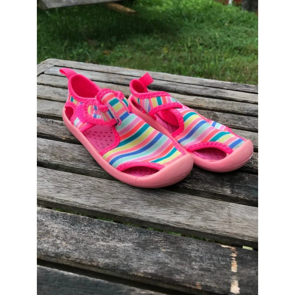 OshKosh Bgosh girls Swimshoes size 7 EUC